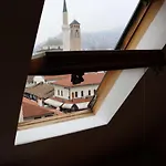 Ferhadija Saraj 아파트 *